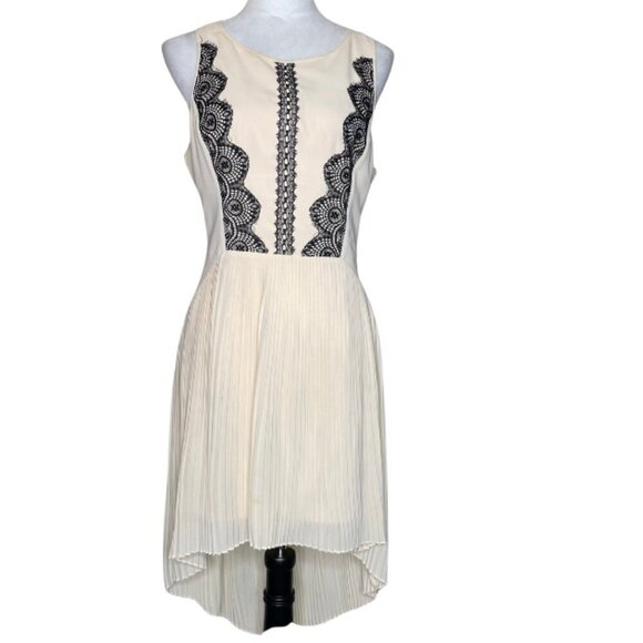 Love 21 Cream Black Mermaid Lace Detail High-Low Style Dress with Pleats Sz Med - Picture 1 of 8